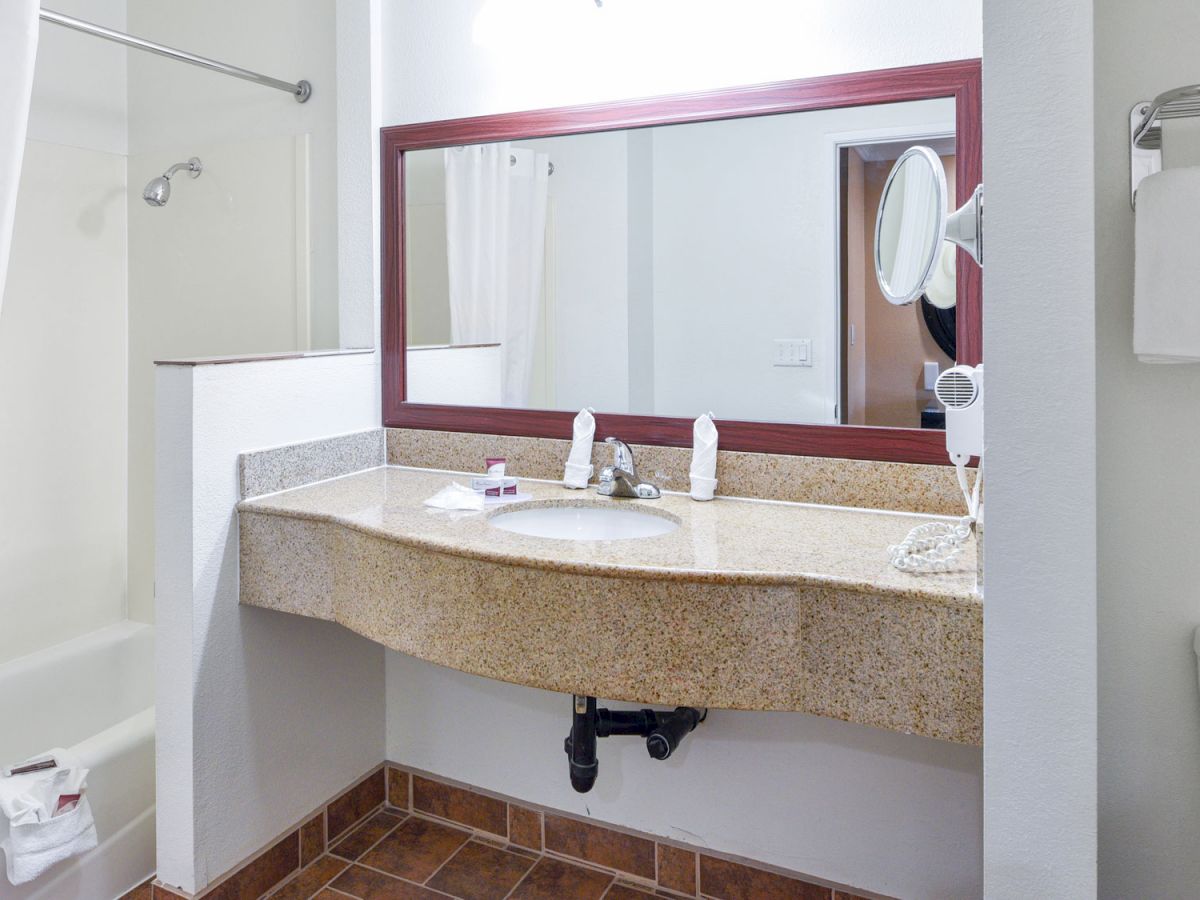 Hollywood Inn Express South